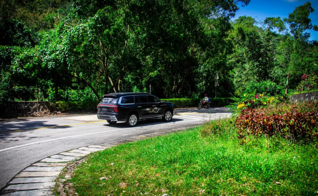 红旗三大新车来袭:H6已上路,首款MPV已曝光,LS7直抵SUV天花板