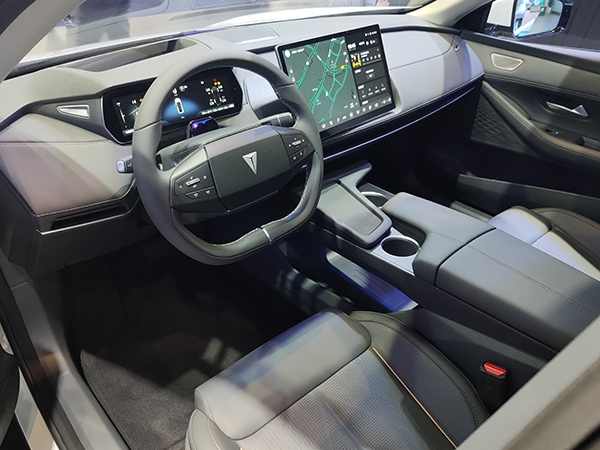 为Z世代打造的新能源车 长安深蓝SL03三种动力齐发