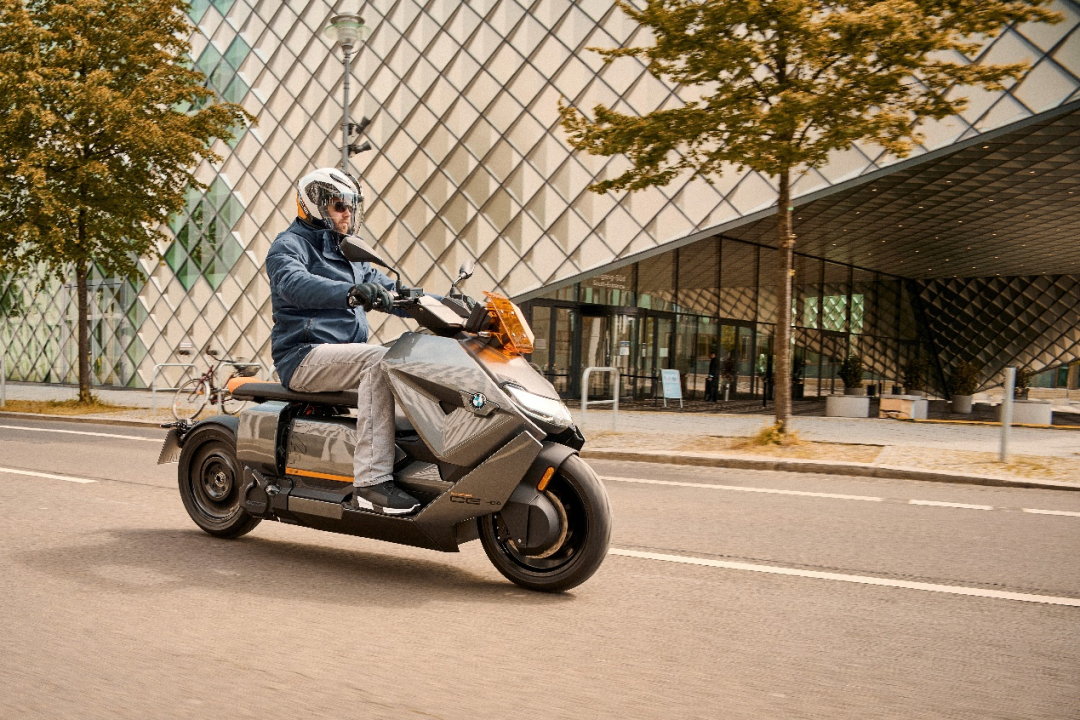 宝马电动摩托同源iX？ BMW CE 04将在国内上市