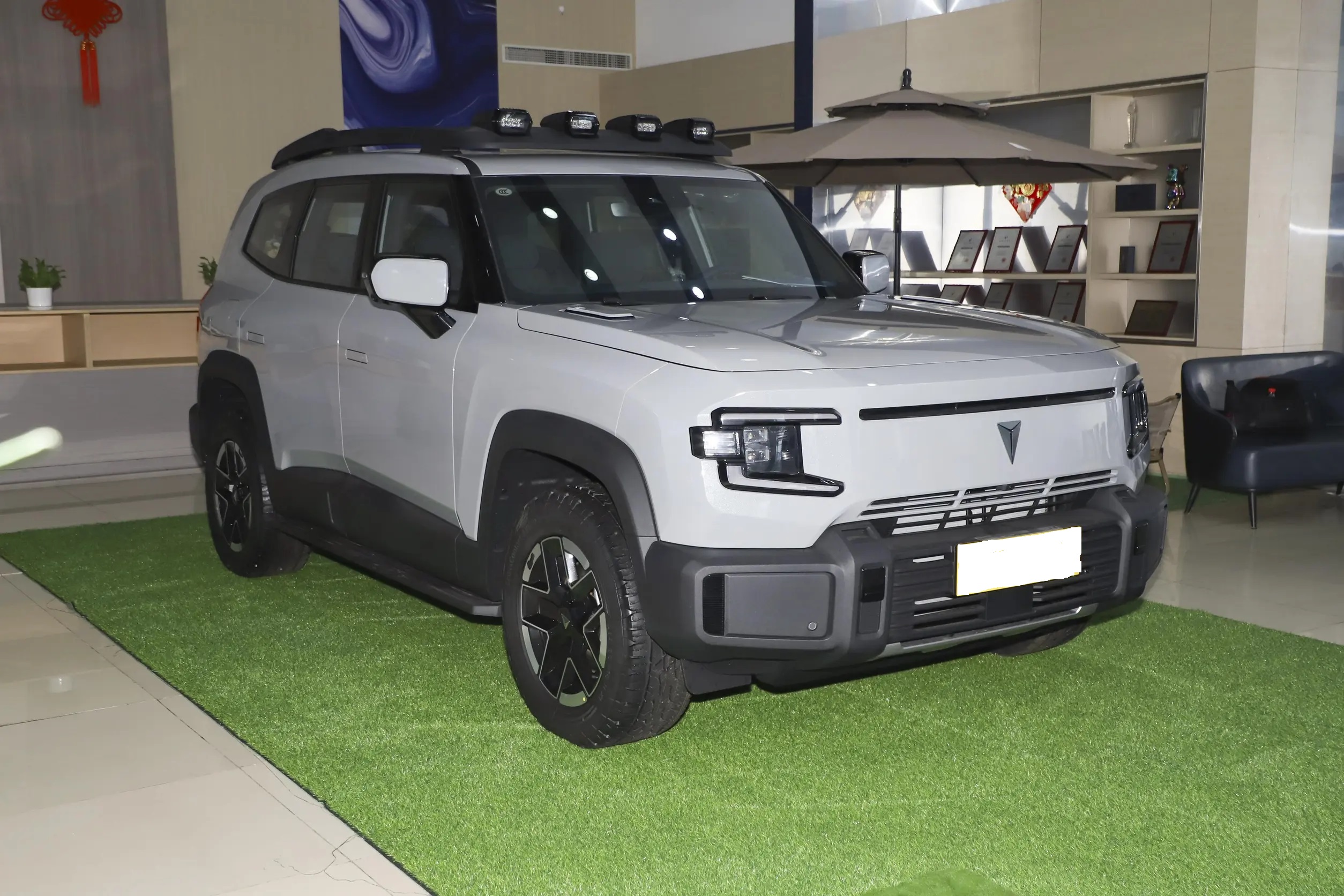 硬派SUV“性价王”！长超5米，魔毯空悬+差速锁+四驱，起步16万多