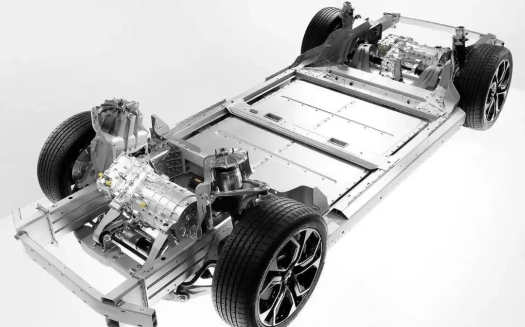 但是电动车没有了发动机变速箱这些东西,像什么底盘,车身,电机全部
