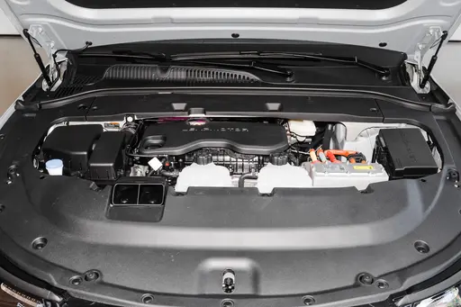 这车顶配只要15万多，搭8295芯片，续航1276km，油耗低至4.9L