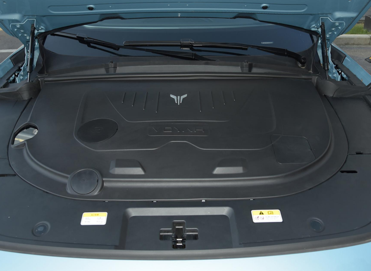 岚图FREE：低配车型卖31.36万，配三联屏+人脸识别！