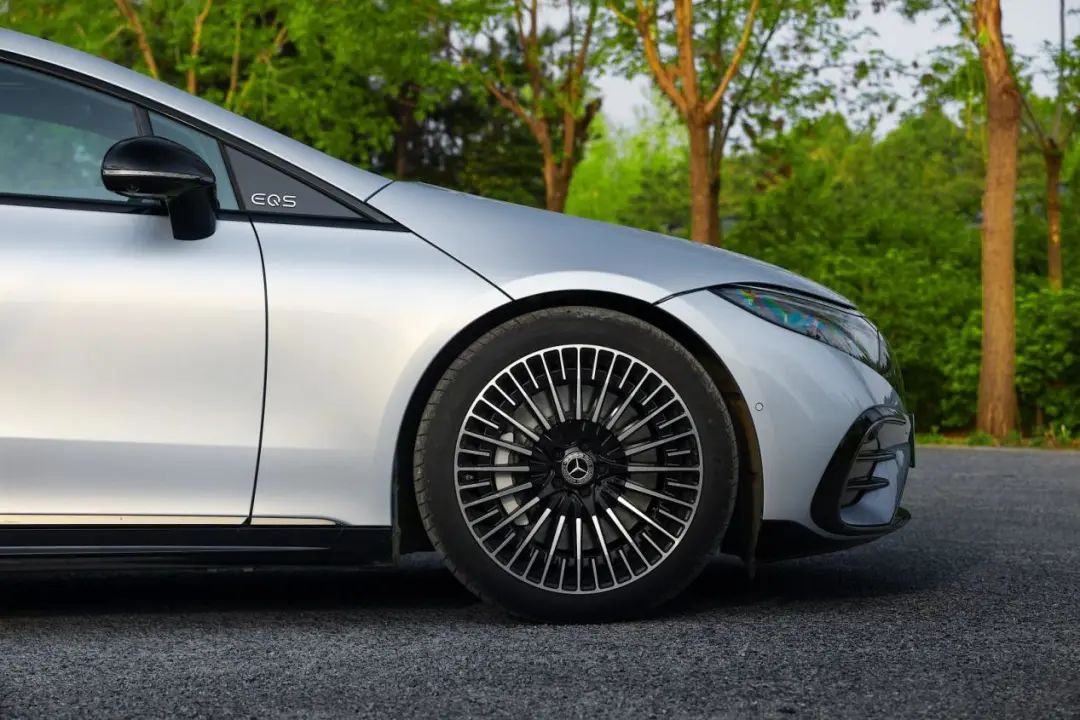 开着EQS，打卡公园城市新坐标