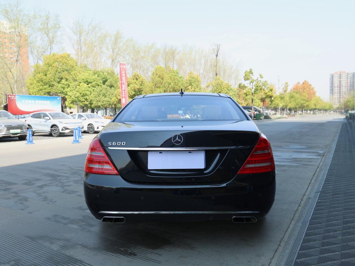 十年奔驰S600L，曾经的百万豪车，如今15.8万圆你老板梦