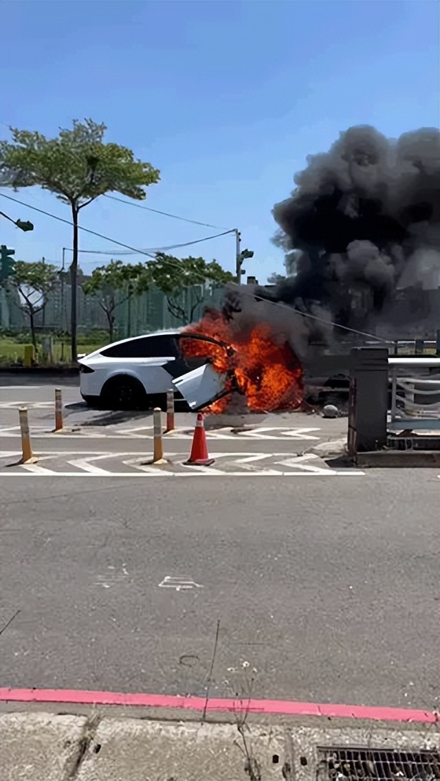 特斯拉安全防护周全，为啥还难改大概率一撞就燃？