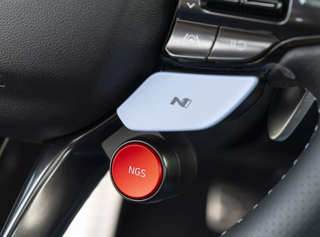 280匹2.0T的伊兰特你见过吗？GTI和03+见了都不敢说话