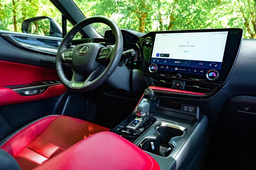 更加精致与豪华的NX 350h，是否能够挑战BBA