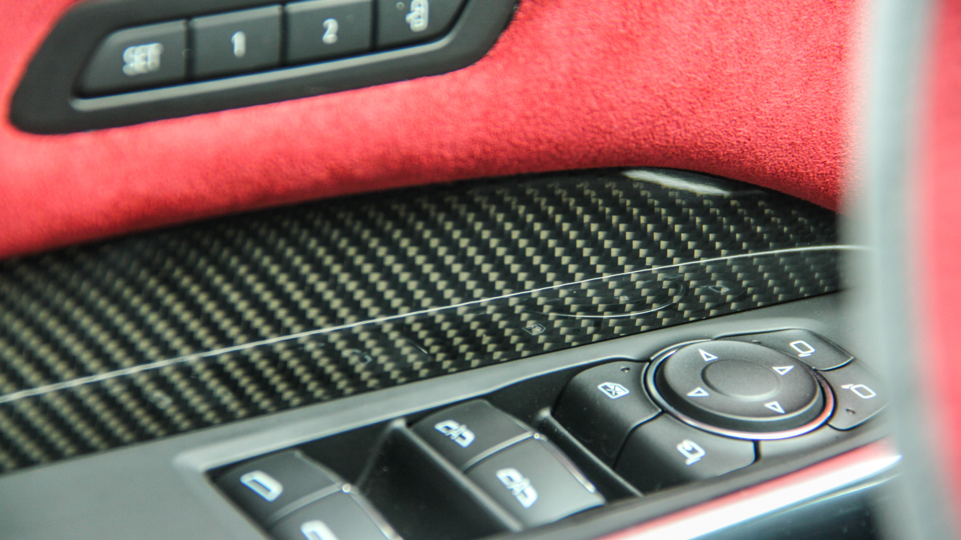 试驾凯迪拉克XT4 Alcantara：这内饰，值得冲？