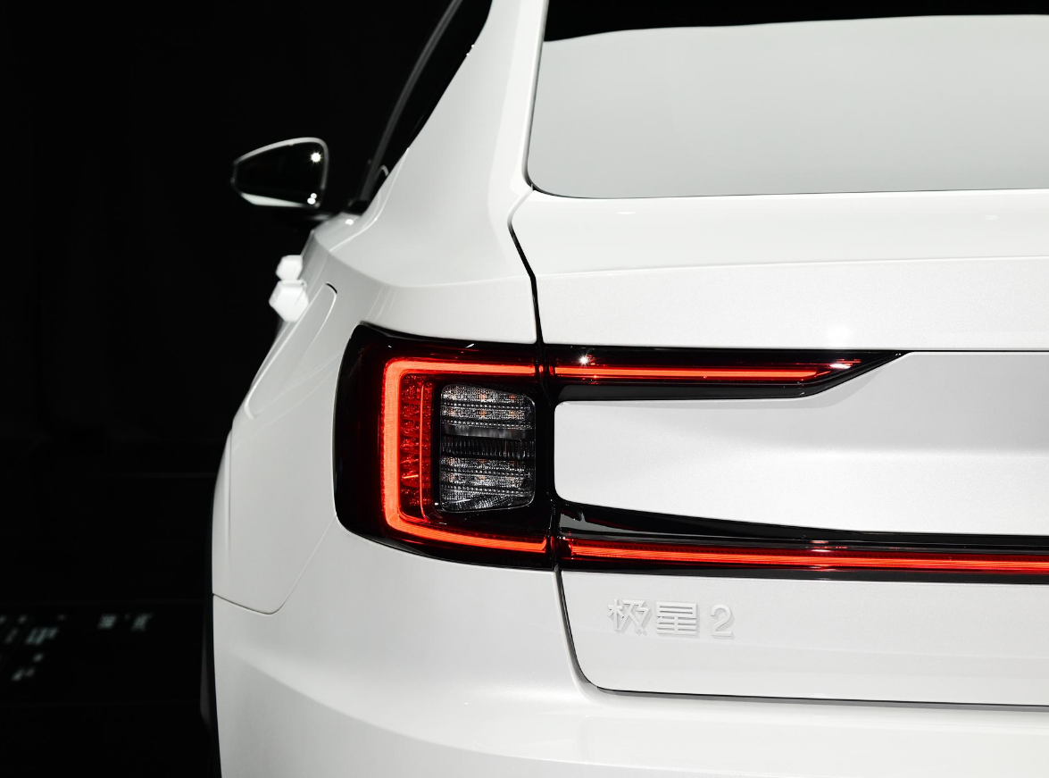 售价25.78-33.8万，轴距2735mm，还能上绿牌，带你看Polestar 2