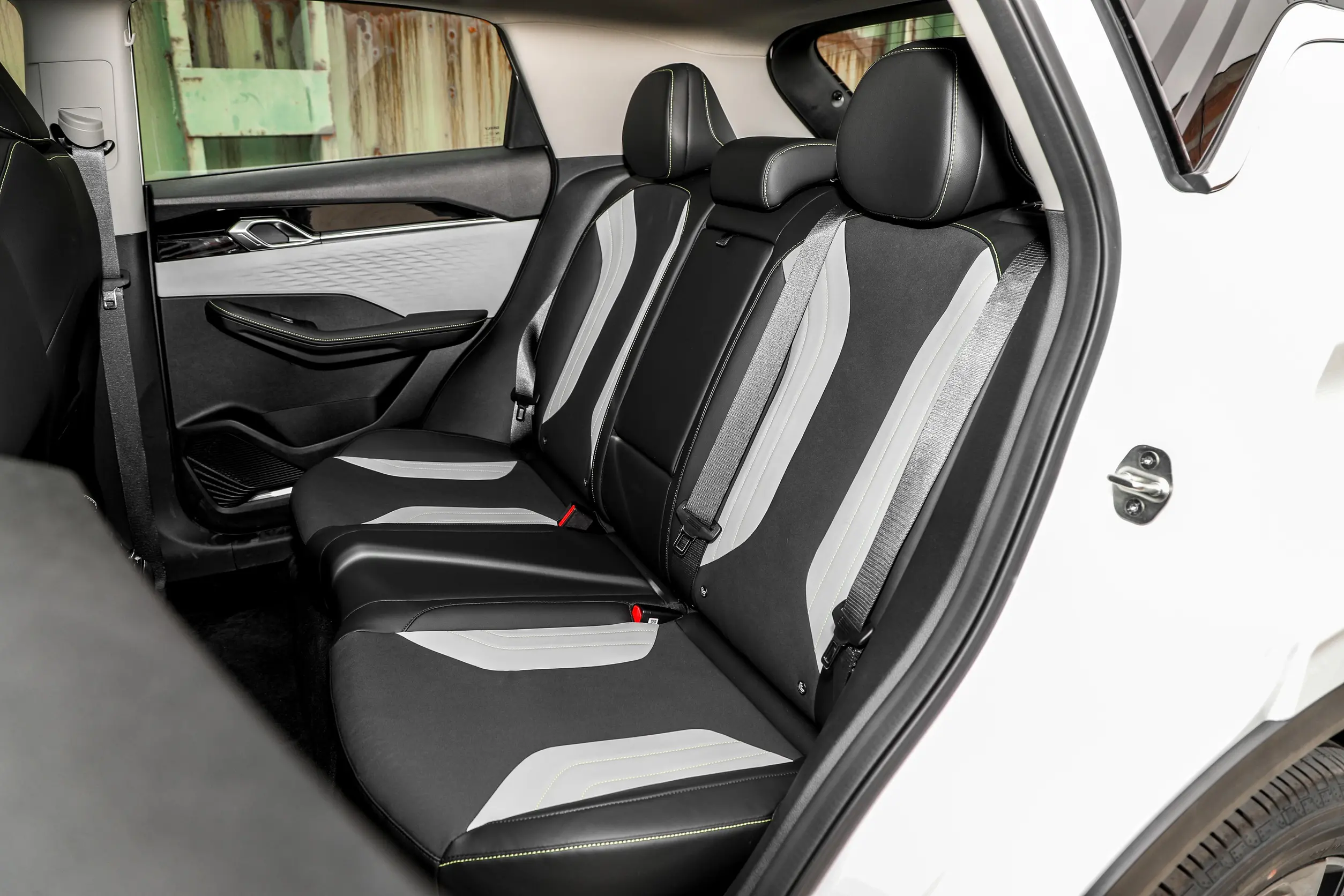 181马力1.5T低价高配家用小SUV,城市好停车油耗5.8L,吉利缤越