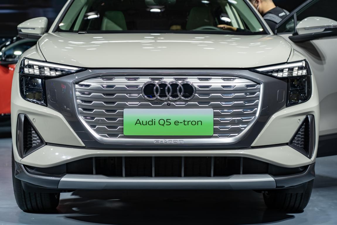 实拍上汽奥迪Q5 e-tron：犀利造型+数字座舱，MEB平台拒绝油改电