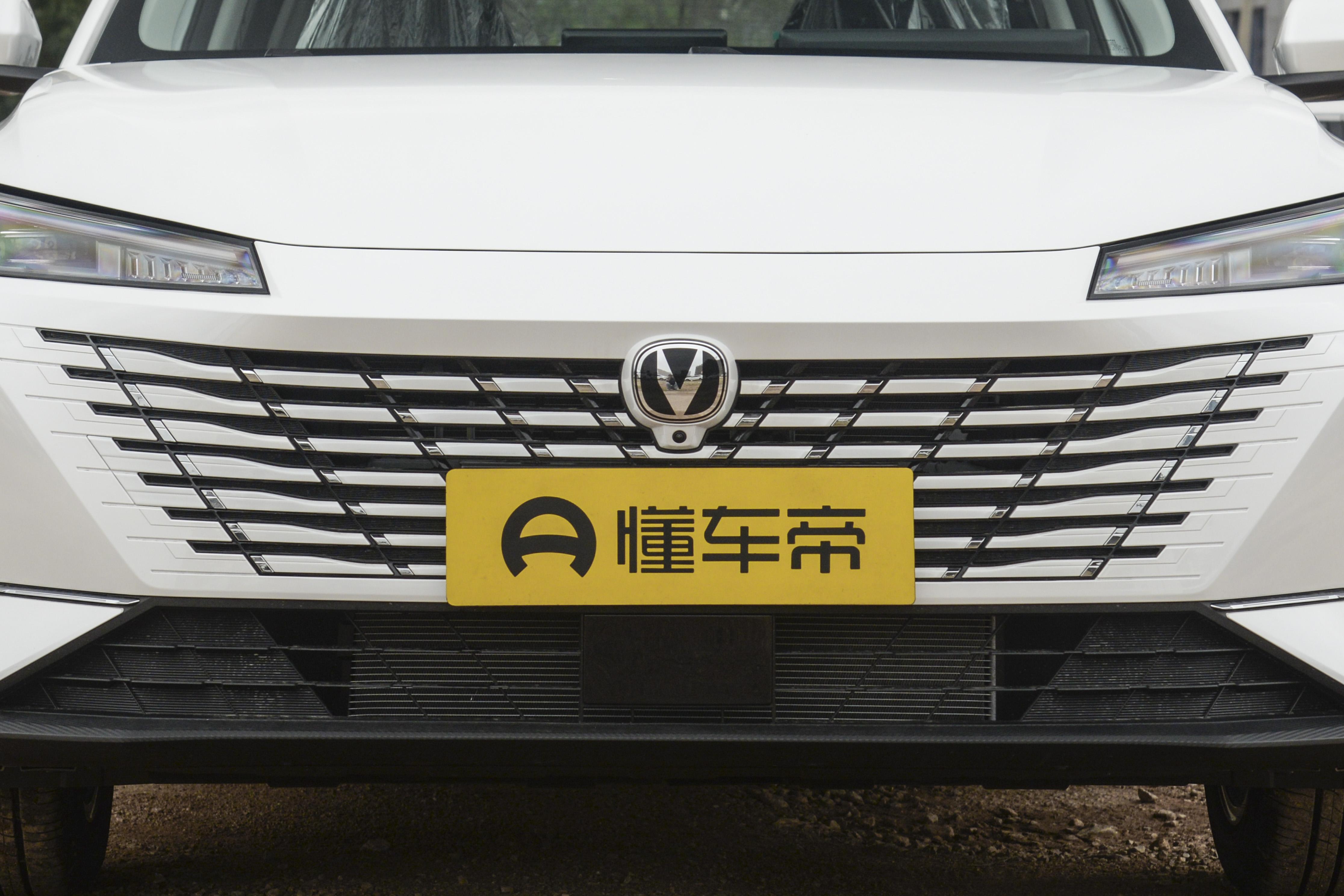 探店实测！补贴后5.69万起，油耗仅0.96L，三代逸动PHEV了解下？