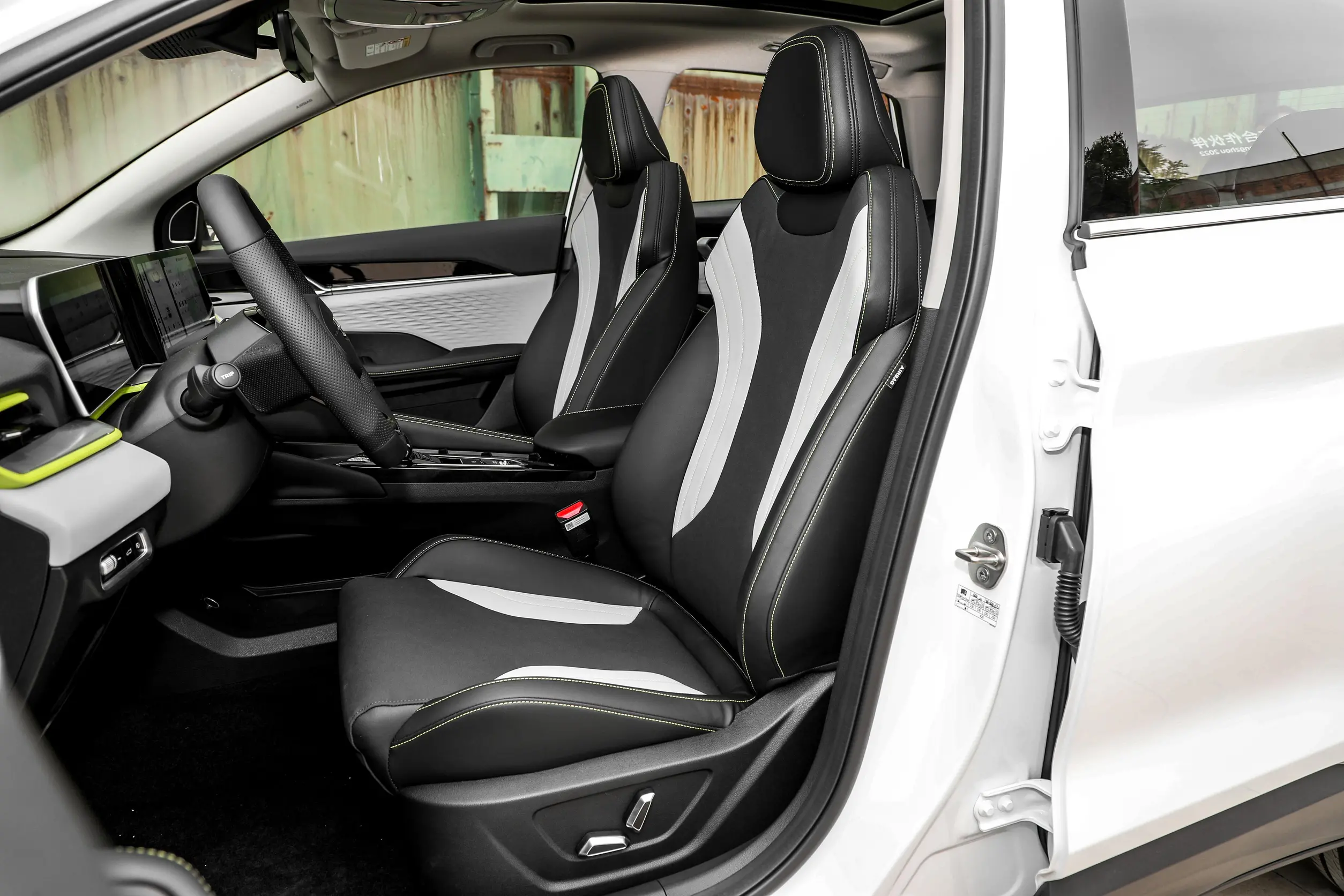 181马力1.5T低价高配家用小SUV,城市好停车油耗5.8L,吉利缤越