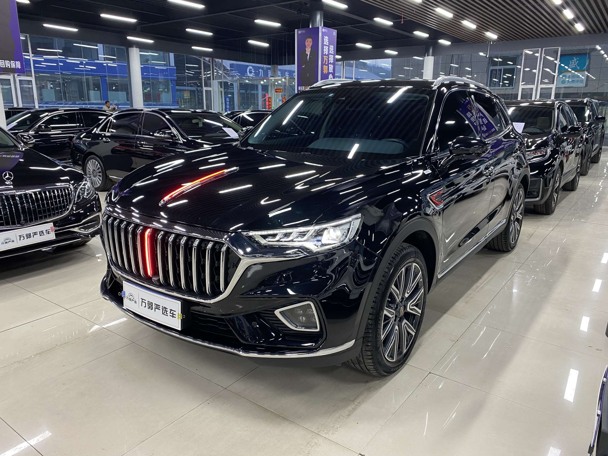 红旗HS5：2022款准新车，2.0T+四驱，家用出行舒适之选