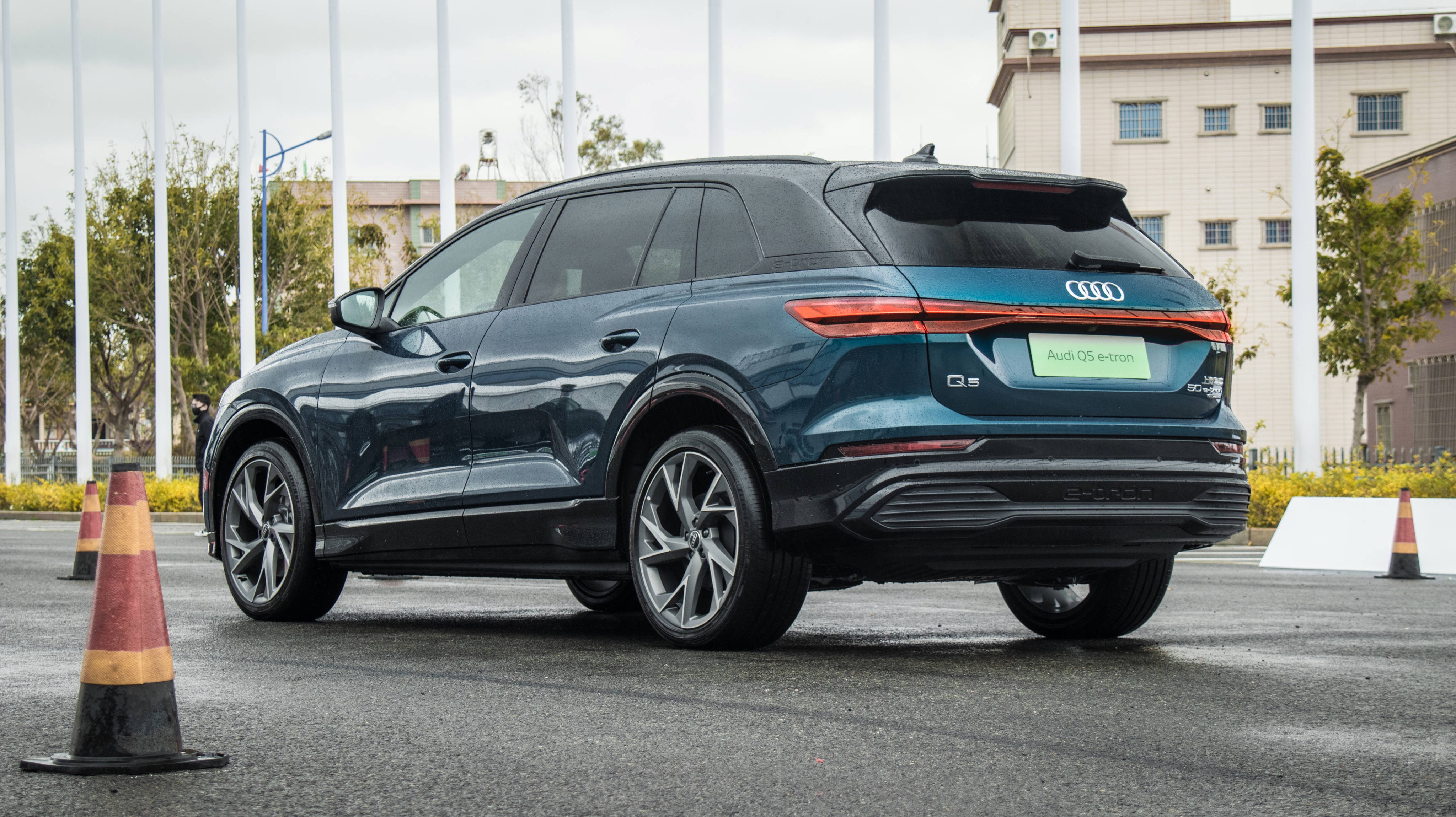 上汽奥迪Q5 e-tron：如何在新能源市场确立高端品牌地位？