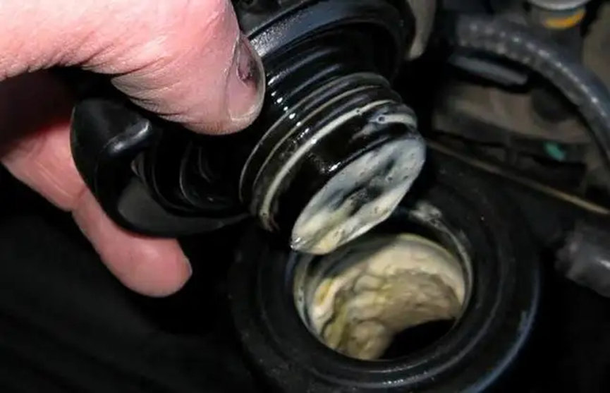 陕西一加油站汽油含水量占约9成，油箱含水有没有危害？