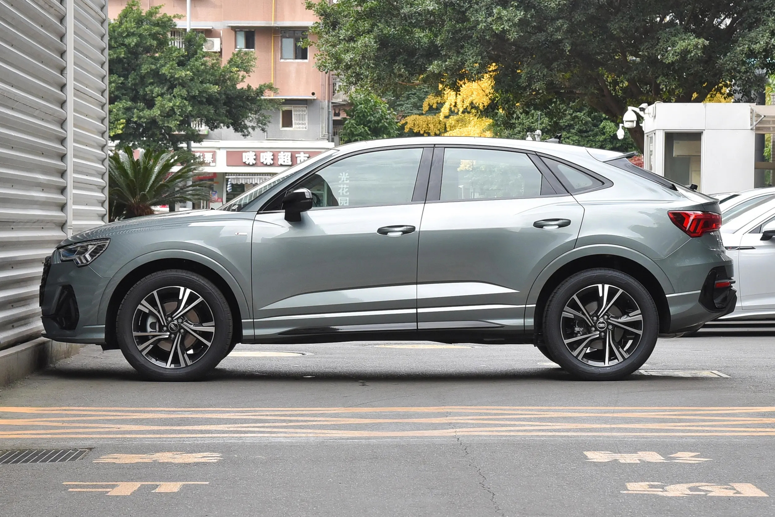 奥迪Q3 Sportback，溜背造型号称小Q8，你会为颜值买单吗？