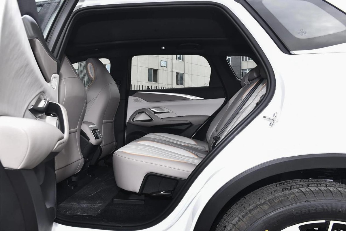 十二三万买家用SUV，五菱星光S、宋Pro和长安CS75 PLUS，谁更值？