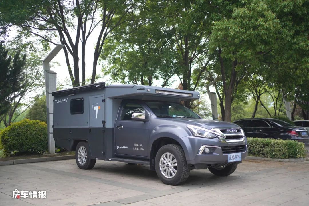 首款d-max硬升顶房车来了!1.9t柴油 四驱,高不到2.2米能下地库