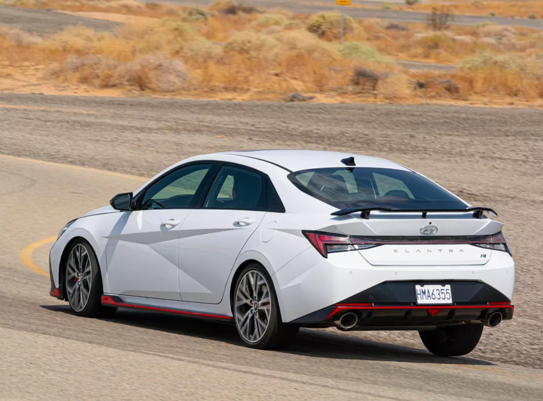 280匹2.0T的伊兰特你见过吗？GTI和03+见了都不敢说话