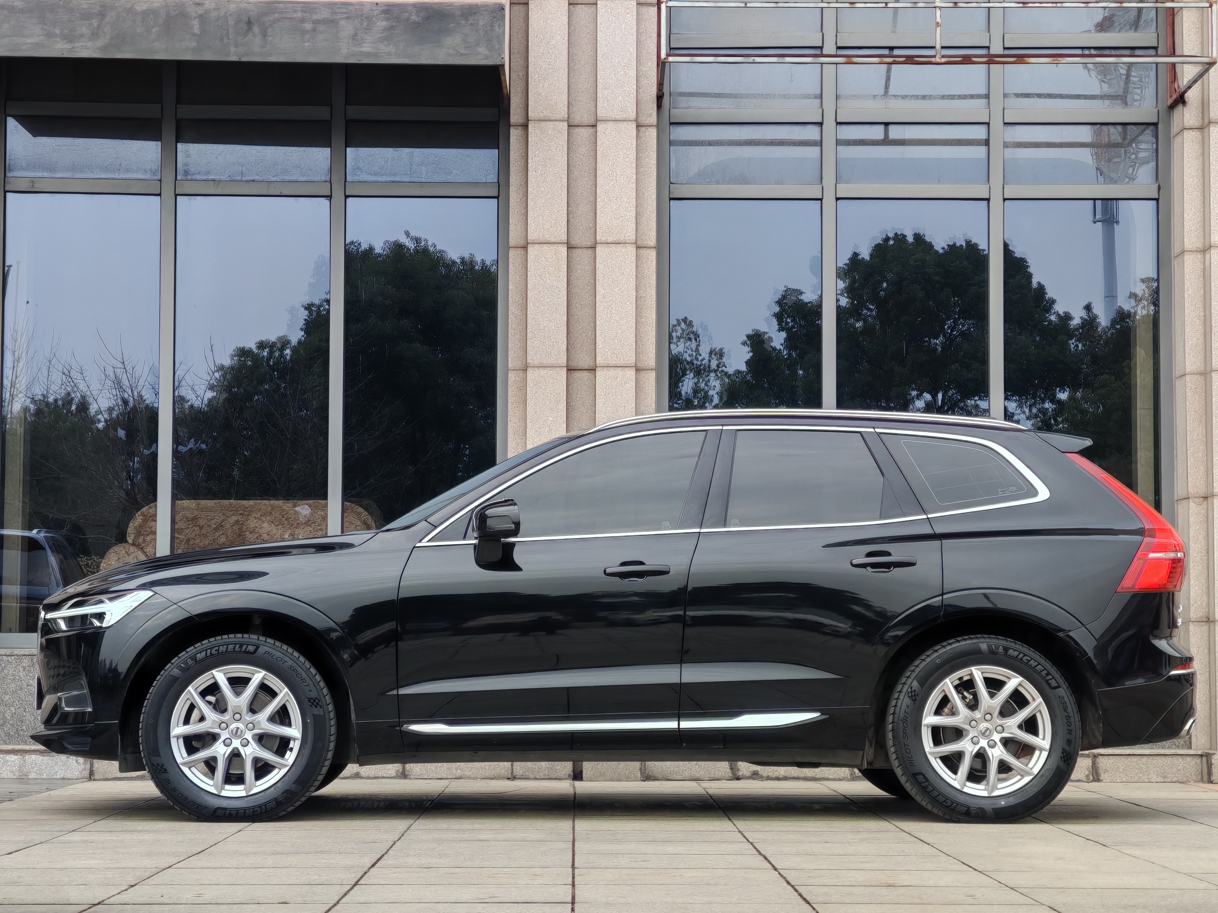 沃尔沃XC60T5四驱，2021款一手准新车，16万体验豪华SUV！