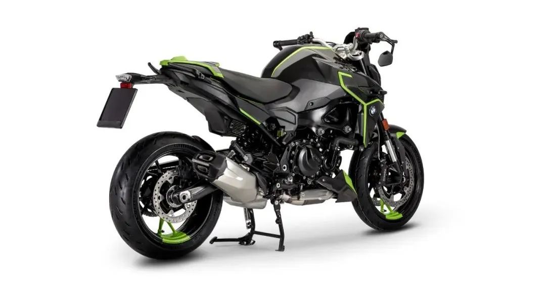 霓虹绿和碳纤维的独特组合 奥地利开售宝马摩托车f 900 R限量版 天天看点