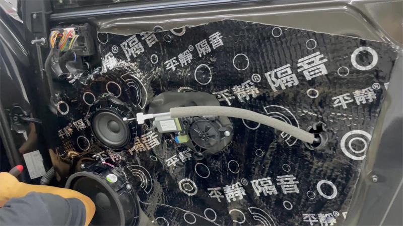 奥迪Q2升级原厂全套14喇叭B&O音响  驾驶舱秒变音乐厅