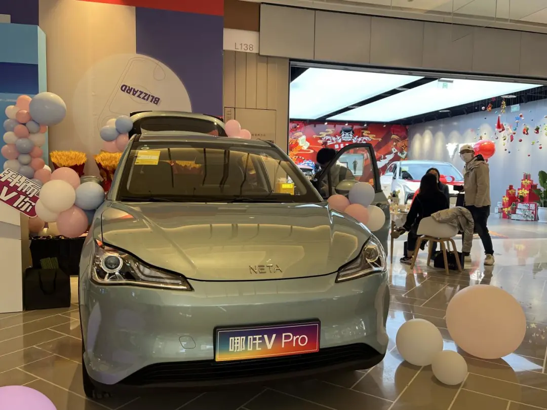 新能源市场最大黑马，哪吒V今年又PRO了一下