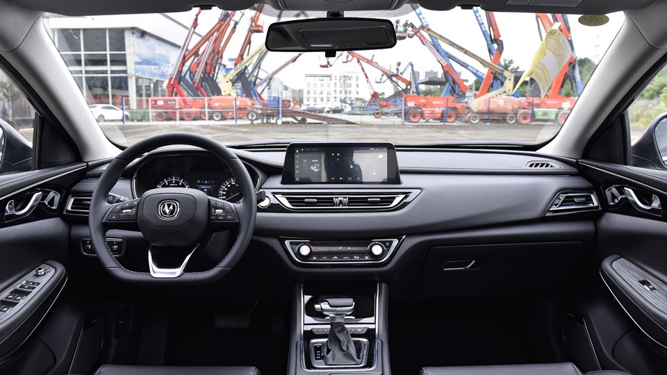 每月花1400元在养车上，就能开得起长安锐程CC？