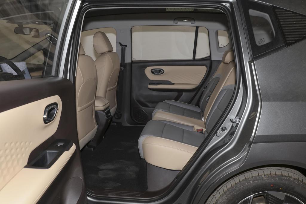 广汽埃安 Y 续航测试，外观内饰到底如何？