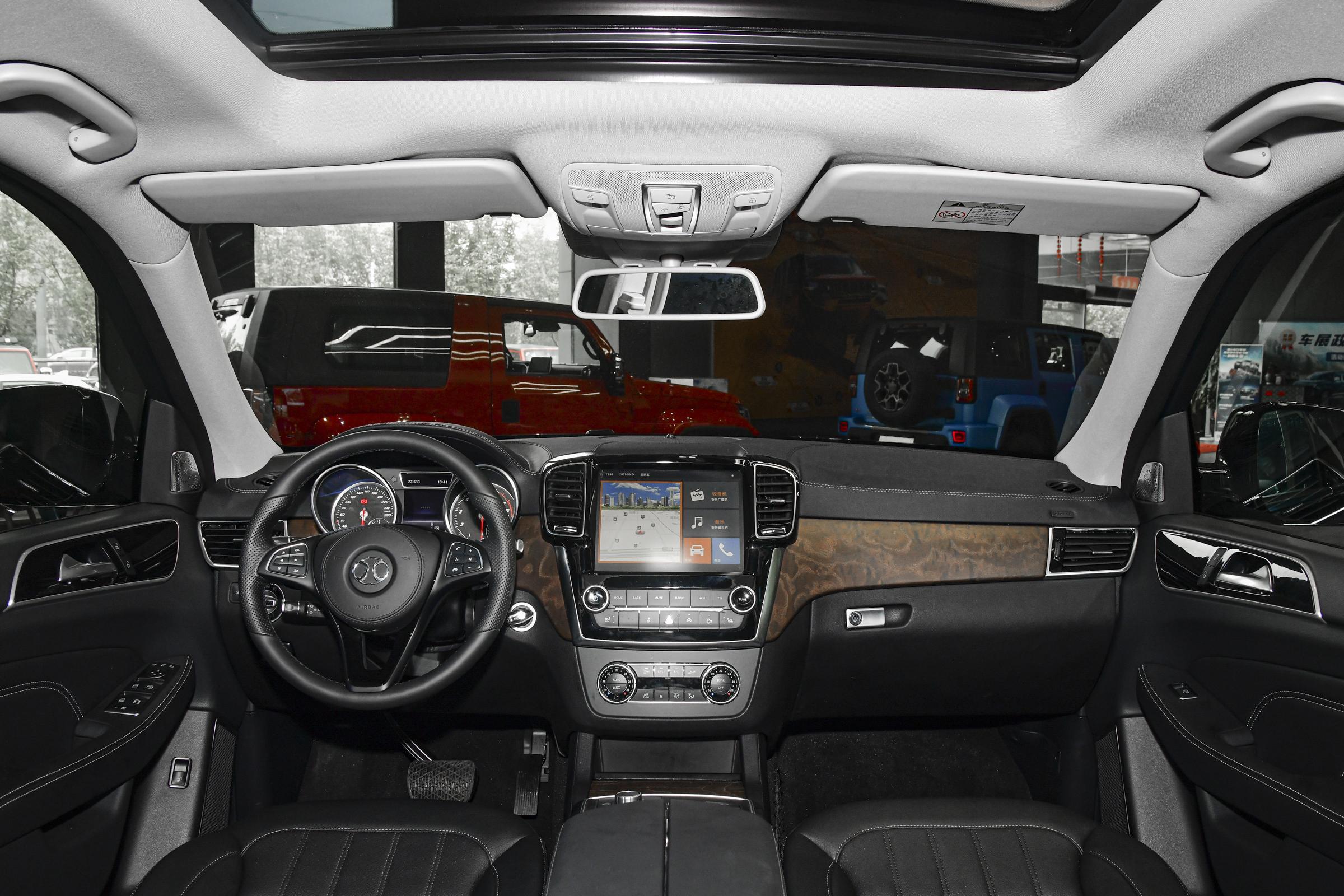 内饰:沉稳大气,真"复古"