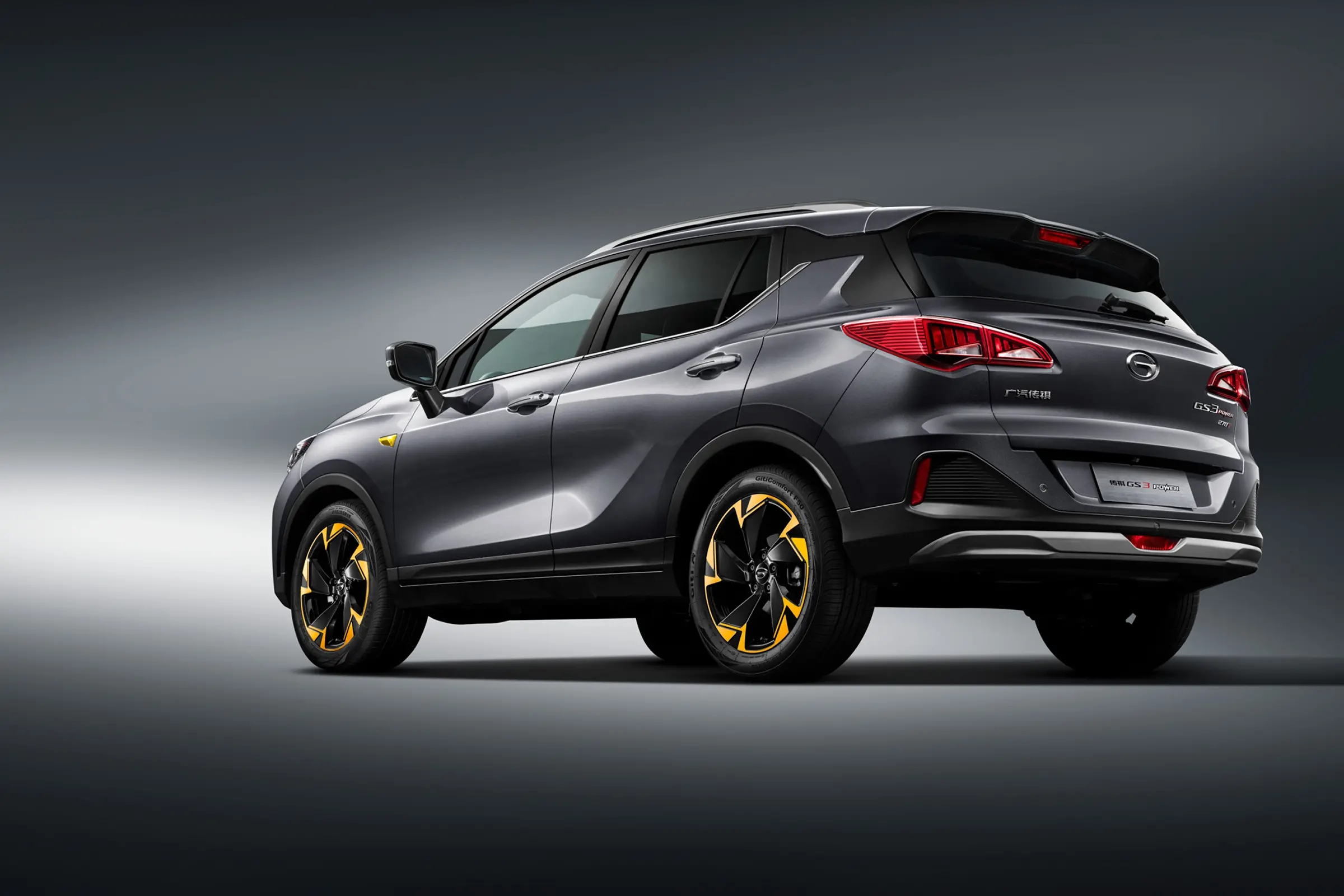 外观设计上,2022款广汽传祺gs3 power前脸采用了"凌云翼3.