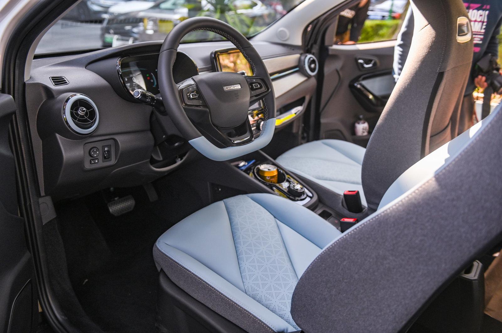 小蚂蚁：两门四座、灵巧车身