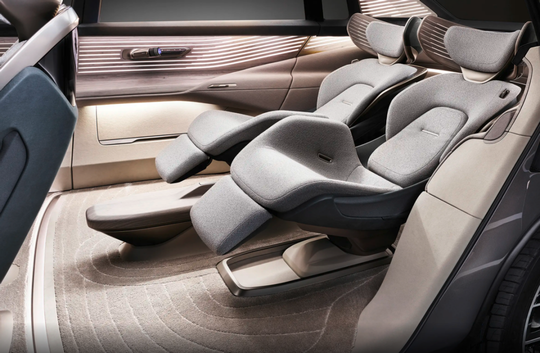 奥迪首款MPV概念车曝光，车长超5.5米，车内还有投影