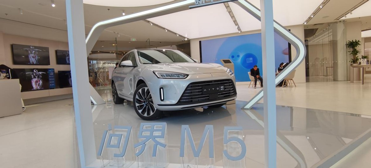 这边厢奇瑞、江淮、极狐加入华为智选，那边厢华为门店起火酿命案