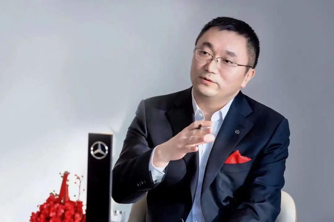 踏上“全面电动”征程，奔驰舞出豪华品牌转型雄姿