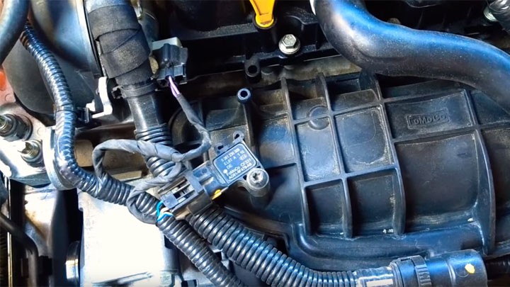 汽车进气压力传感器有什么作用？损坏后应如何检测？