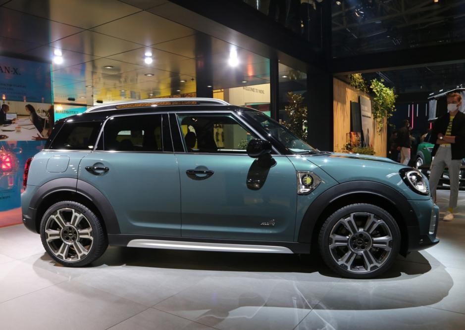 甲壳虫被干掉了，就剩下宝马的MINI“乡巴佬“了，SE版本好看