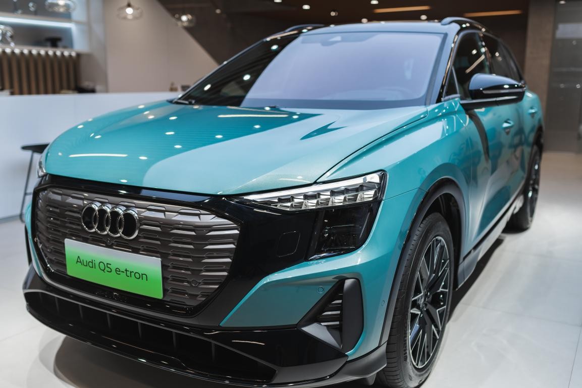 实拍上汽奥迪Q5 e-tron：犀利造型+数字座舱，MEB平台拒绝油改电