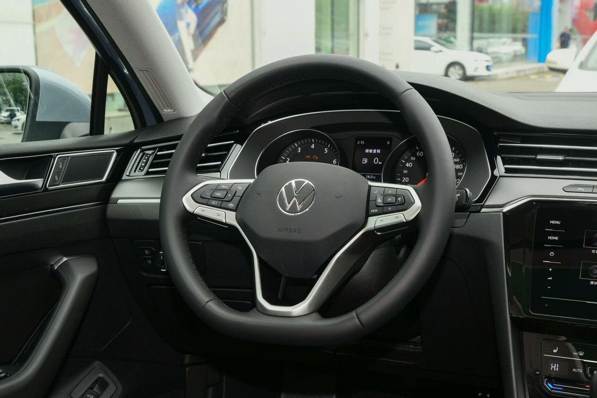 懂西装革履、也懂年轻的你，解读大众迈腾330TSI，各方面都刚刚好