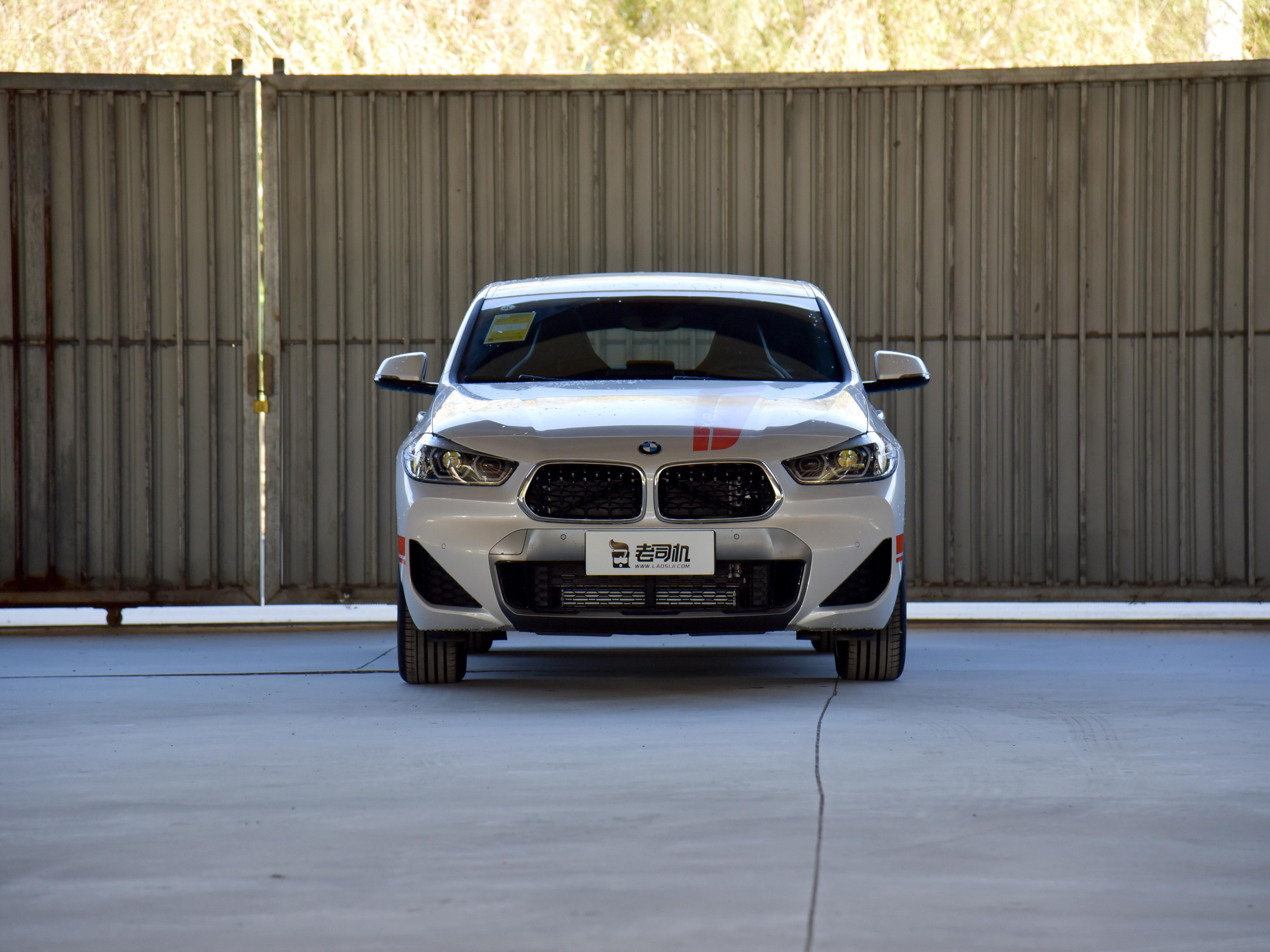 0t动力,配置齐全,而且还有个入门低价,实拍宝马x2