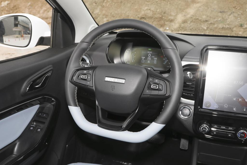 小型纯电动车，小巧灵活