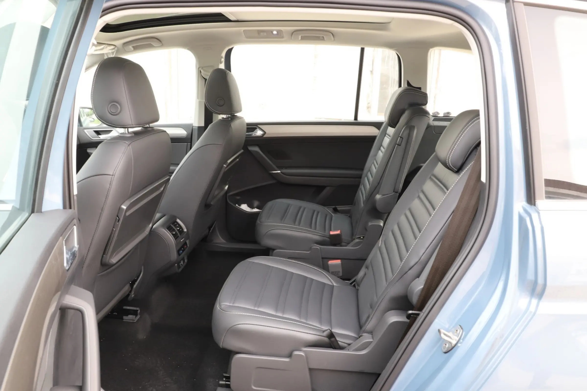 紧凑型MPV，外观耐看空间大，途安L适合家用吗？全方面评测！