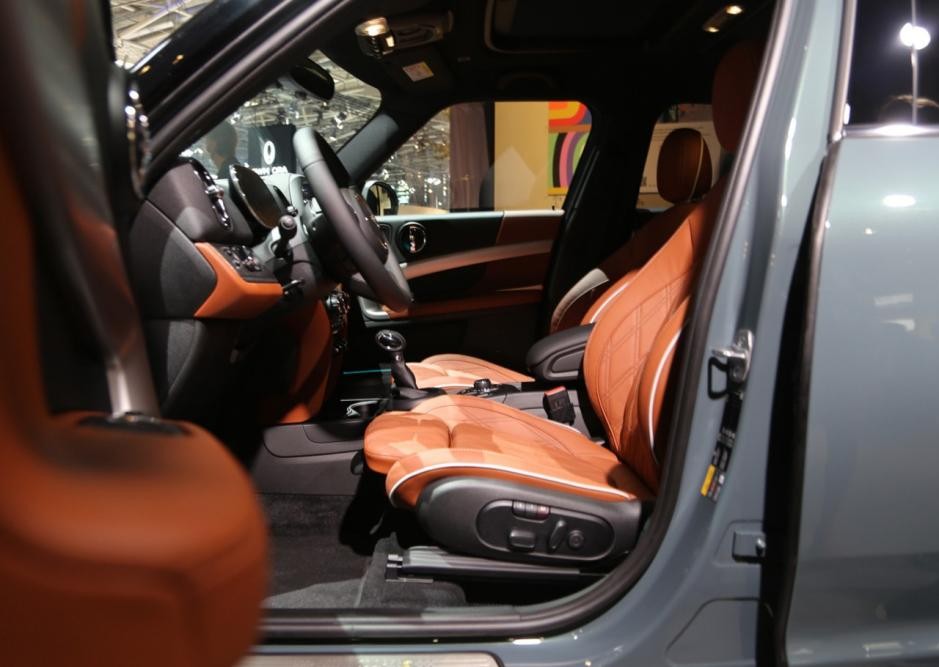 甲壳虫被干掉了，就剩下宝马的MINI“乡巴佬“了，SE版本好看