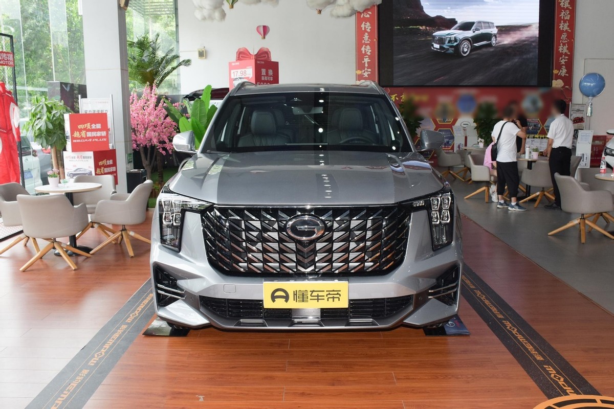 20万预算选择自主大空间SUV，星越L的顶配和GS8的入门，如何选择