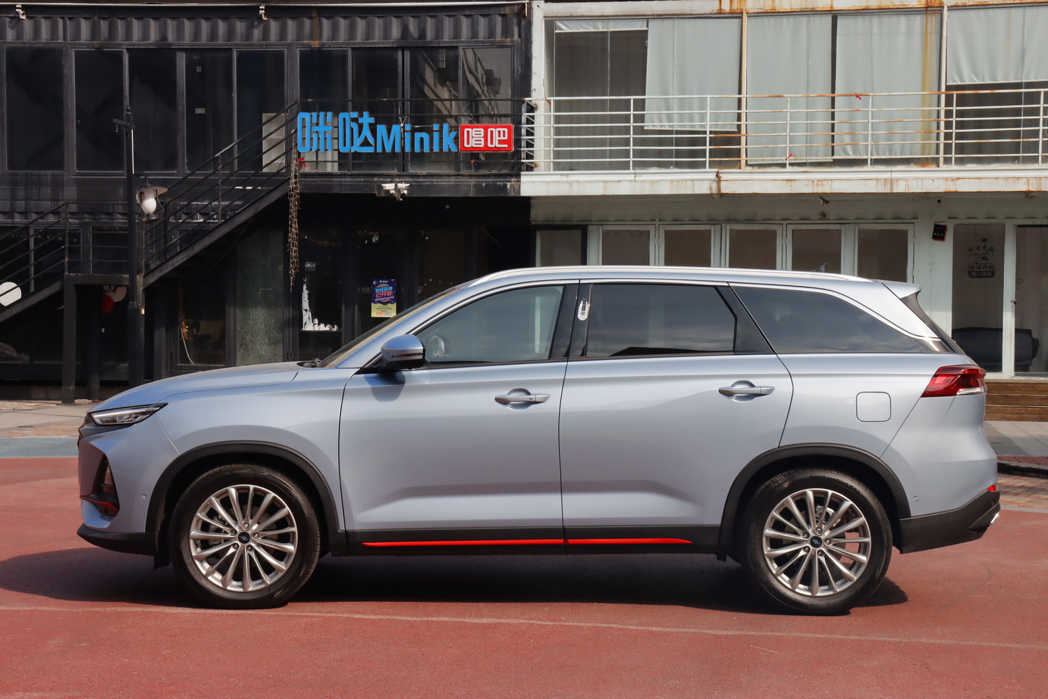 高智能大5座suv 试驾长安欧尚x7 plus