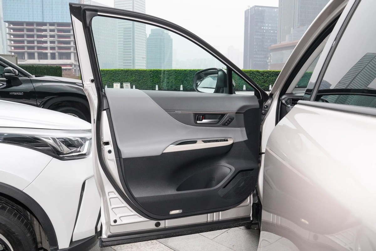 定位中型SUV，主打颜值的广汽丰田威飒有何亮点？