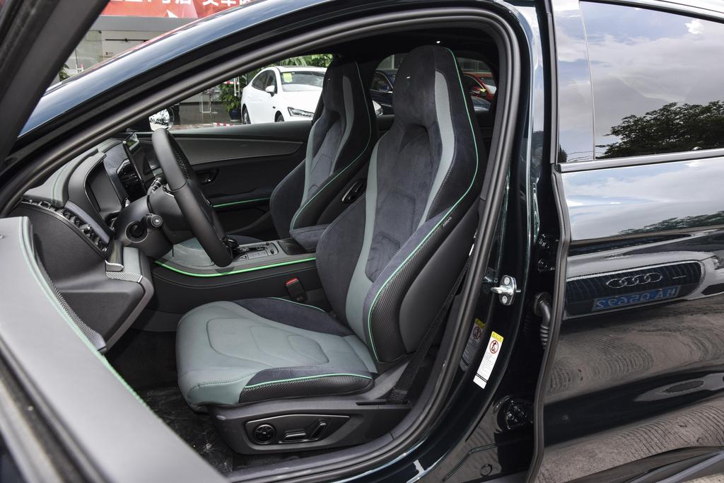 汉EV千山翠限量版正式上市售价32.98万