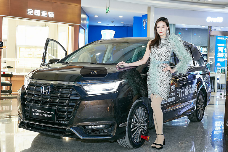 大尺寸前脸、LED熏黑组合尾灯......东风Honda全新艾力绅在这儿亮相
